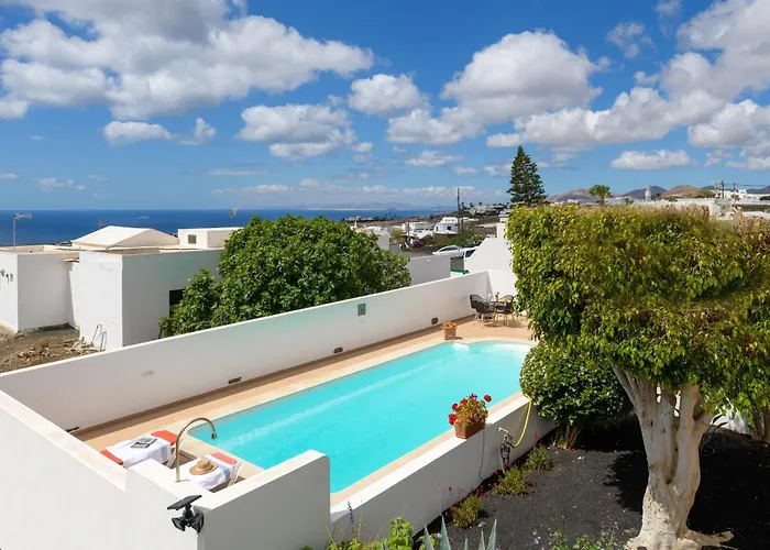 Lilli - La Maison De La Danse La Asomada (Lanzarote)